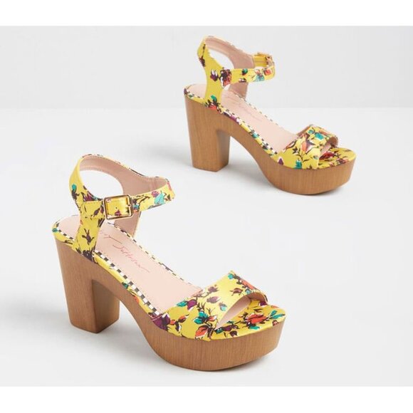 Betsey Johnson Shoes - BETSEY JOHNSON Floral Opportunity Ankle strap heel